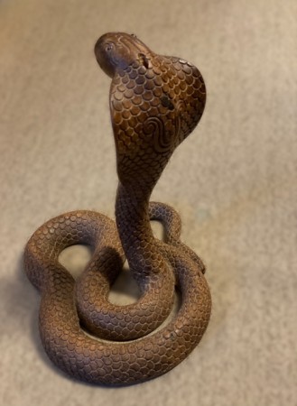 Kobra slange Cobra snake håndlaget figur i edeltre