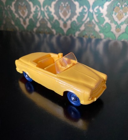 Tomte bil Peugeot 403 gul modellbil vinylplast No. 750/10 Åsmund Lærdal Stavanger Norway Norge 1962-1978