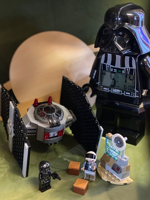 Star Wars klokke selges separat
